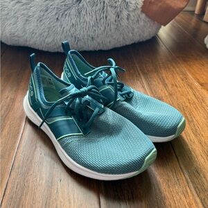 New Balance Women's Teal Athletic Shoes